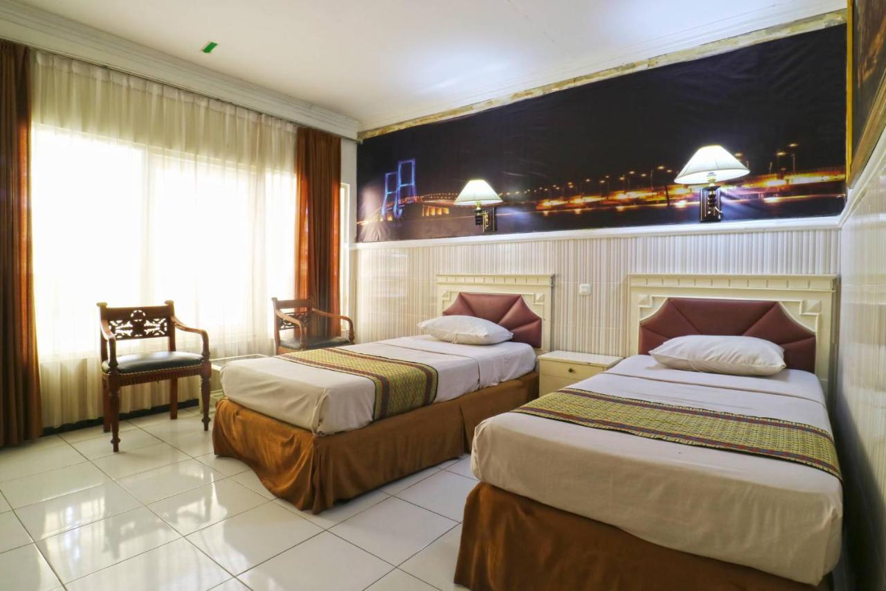Hotel Tanjung Сурабая Екстер'єр фото