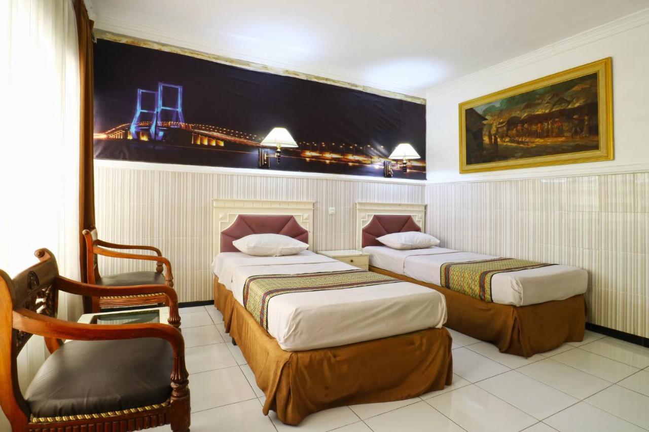 Hotel Tanjung Сурабая Екстер'єр фото