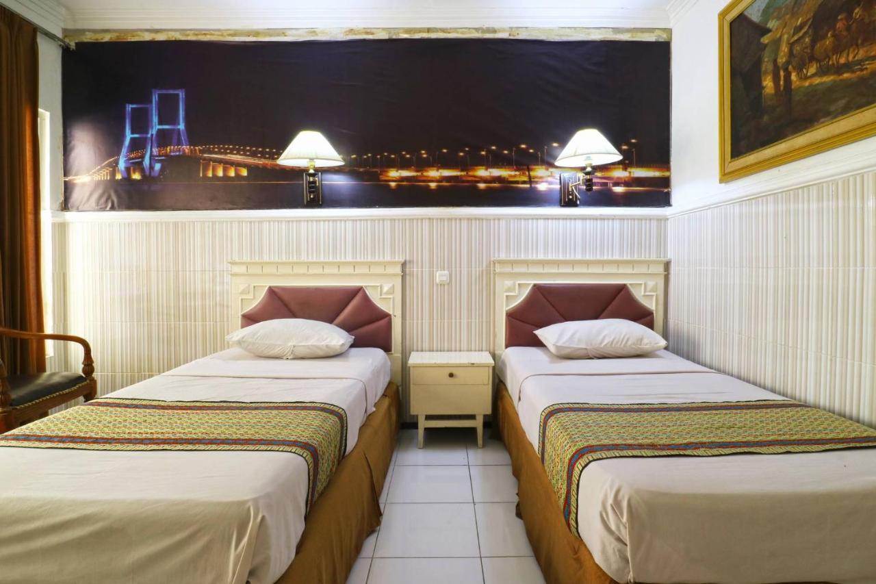 Hotel Tanjung Сурабая Екстер'єр фото